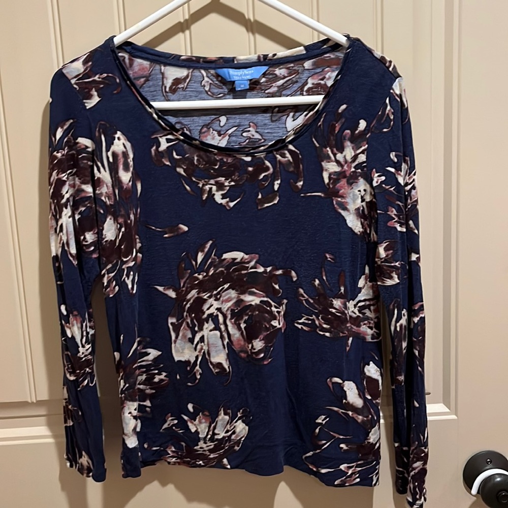 Vera Wang simply vera, size medium light weight, long sleeve shirt